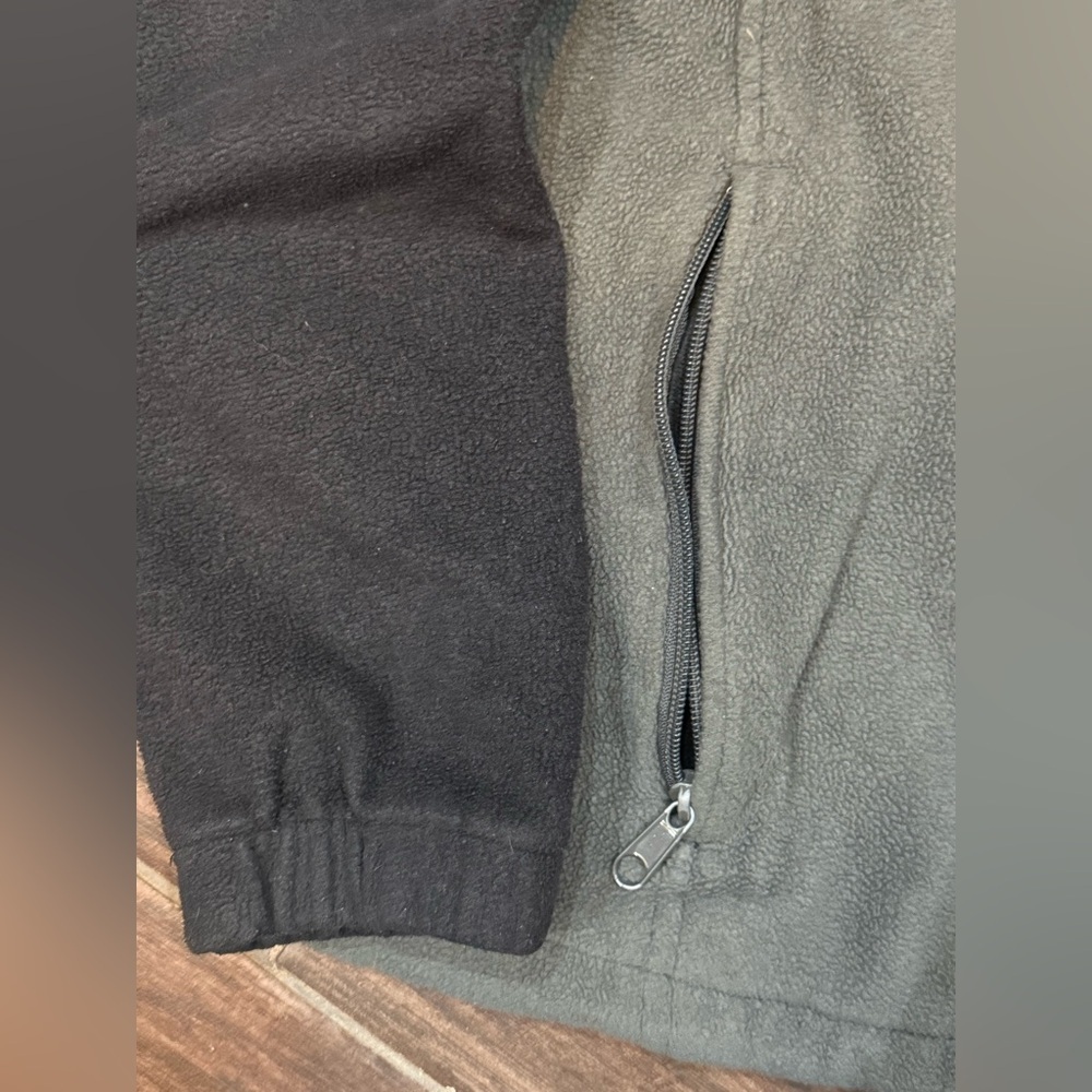 Columbia Black and Dark Gray Fleece Jacket - Picture 4 of 6